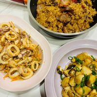可能是西班牙大鍋飯、北非小米飯和炒飯的圖像