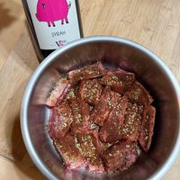 可能是顯示的文字是「 LEPETIT COCHONNET SYRAH pco 」的圖像