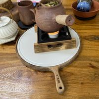 可能是泡茶器和木湯匙的圖像