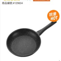 可能是顯示的文字是「 Zwiling德國雙人Marquina Zwilling 德國雙人 Marquina Plus Plus系列 系列 不沾深刺語 系列不沾深煎鍋28公 28公分 Zwilling Marquina Saute Pan ZvilingMarquinaSautePan28c 28 28cm cm 填寫商品評論 4.8 (88) 商品編號:# 129634 限量 HOT a 」的圖像