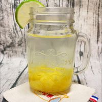 可能是飲料和文字的圖像