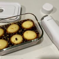 可能是水波蛋、蛋黃、鬆餅機和文字的圖像