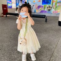 可能是 2 個人、小孩和文字的圖像