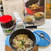 可能是炒麵、炒飯、拉麵、豆腐和文字的圖像