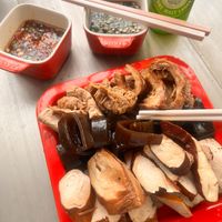 可能是拉麵、香菇和文字的圖像