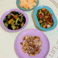 可能是豆腐和顯示的文字是「 مهم TAME T 屋 愛 STAUS LIFE PPY 」 的圖像
