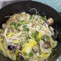 可能是拉麵、麵和香菇的圖像