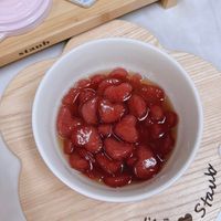 可能是甜點、草莓和文字的圖像