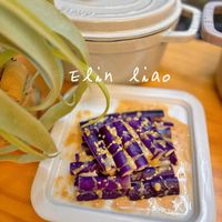 可能是豆腐、甜點和顯示的文字是「 ลนน Elindiao Elin liao 」的圖像