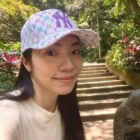 可能是 1 人和帽子的圖像