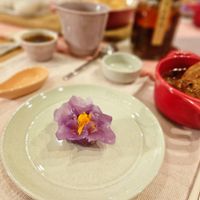 可能是甜點和萬代蘭屬的圖像