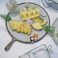 可能是餐巾環和顯示的文字是「 ROWS r'M SALTY, AWAY SALT 」的圖像