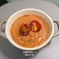 可能是甜點、草莓、粥和顯示的文字是「 53A0 カ003 直播解鎖5_4 番茄冷湯」的圖像