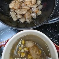 可能是粥和顯示的文字是「 5_4 粉角綠豆湯」的圖像
