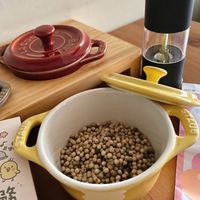 可能是研磨機、泡茶器和文字的圖像