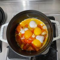 可能是水波蛋和蛋黃的圖像