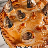 可能是水果塔、肉餡餅、半圓形餡餅和顯示的文字是「 Reels 4 Likes Episode 64 1,100 andrejcooksfish 지 λΙ,' I'm Comin' Sam & &[ [ COOKING EVERY FISH IN TH WORLD Followed by mauviel. 1830 and 2 others ร 」的圖像