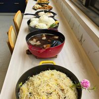 可能是火鍋、炒麵、義大利麵、西班牙大鍋飯、麵和起司火鍋的圖像