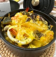 可能是蝦、西班牙大鍋飯和義大利麵的圖像