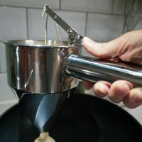 可能是咖啡機和研磨機的圖像