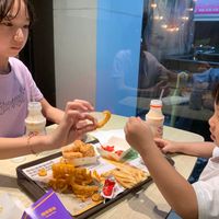 可能是 2 個人的圖像