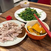 可能是 1 人、豆腐、拉麵和紫蘇的圖像