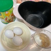 可能是蛋黃、水波蛋和文字的圖像