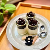可能是甜點和顯示的文字是「 Jarlinbear 」的圖像
