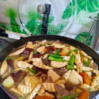 可能是燉小牛膝、香菇和豆腐的圖像