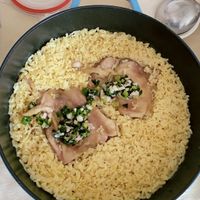 可能是北非小米飯、西班牙大鍋飯、炒飯、印度香料飯和燉小牛膝的圖像