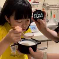 可能是 2 個人和顯示的文字是「 22:13 住家 今天 今天11:36 1:36 HDR 編輯 0000 LILUU 02:10 02 」的圖像