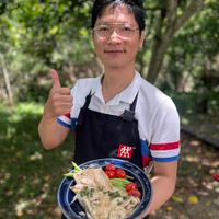 可能是 1 人、拉麵和文字的圖像