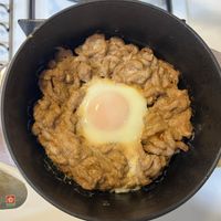 可能是水波蛋、蛋黃和顯示的文字是「 3 P0 WIS STAUS STAUS มา OFF 」的圖像