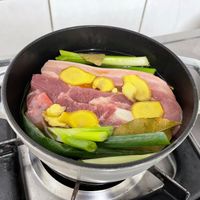 可能是燉小牛膝的圖像
