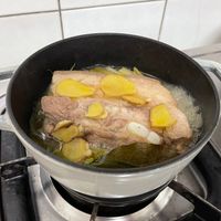 可能是燉小牛膝和粥的圖像