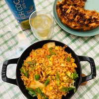 可能是義大利麵、西班牙大鍋飯、炒飯、燉小牛膝和印度香料飯的圖像
