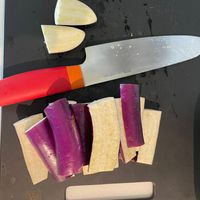 可能是食物和刀的圖像