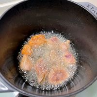 可能是食物和顯示的文字是「 STAUD STAUO UD 」的圖像