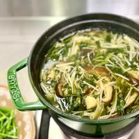 可能是香菇和火鍋的圖像