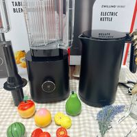 可能是‎研磨機、泡茶器和‎顯示的文字是「 ‎ZWILL TABI BLEN 成 ZWILLING ZWILLING ZWILLING*ENFINIG ENFINIGY ELECTRIC KETTLE KELETFIC ETECIRIC KETTTE ith Sih לבק po6TATB B Jank a.Aй ၀ forgos og‎ 」‎‎ 的圖像