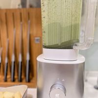可能是水藻、泡茶器和蘋果的圖像