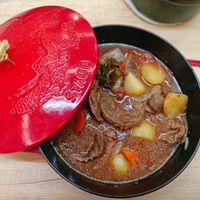 可能是顯示的文字是「 STACE STAUB 」的圖像
