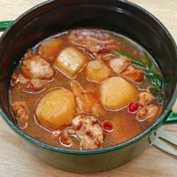 可能是火鍋、燉小牛膝和豆腐的圖像