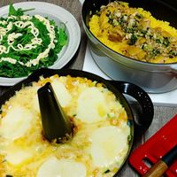 可能是西班牙大鍋飯、炒飯、牧羊人派、北非小米飯和燉小牛膝的圖像