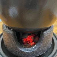 可能是起司火鍋和泡茶器的圖像