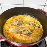 可能是鯷魚和燉小牛膝的圖像