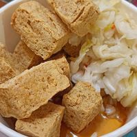 可能是拉麵、豆腐和炒麵的圖像