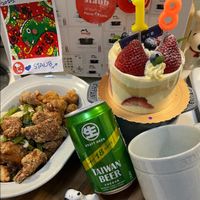可能是啤酒、食物、洋桔梗和文字的圖像