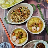 可能是麵、拉麵、義大利麵和文字的圖像