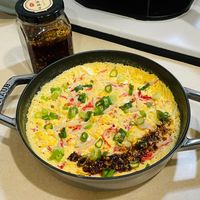 可能是西班牙大鍋飯和歐姆蛋的圖像